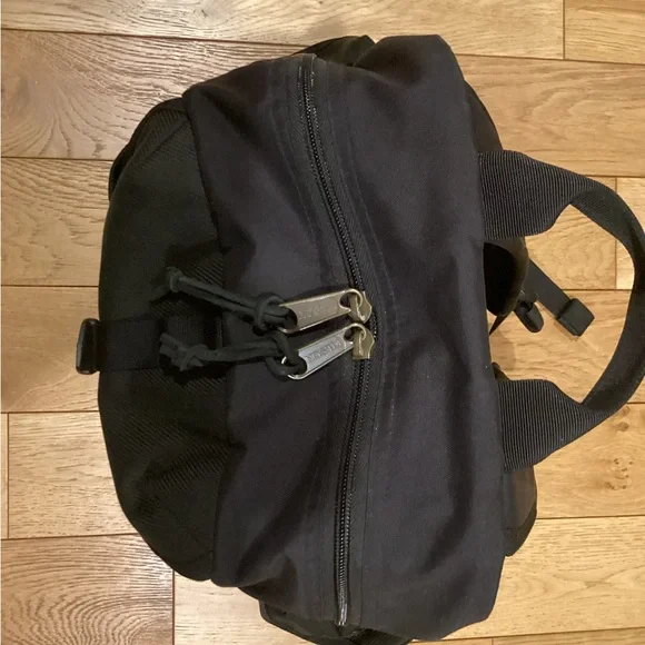 Filson surveyor 36 L Black Men's Backpack - Picture 5 of 13